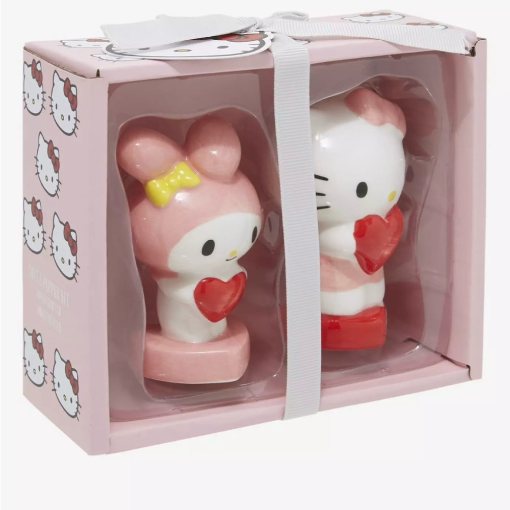 NEW Sanrio Hello Kitty and My Melody Salt and Pepper Shaker Set